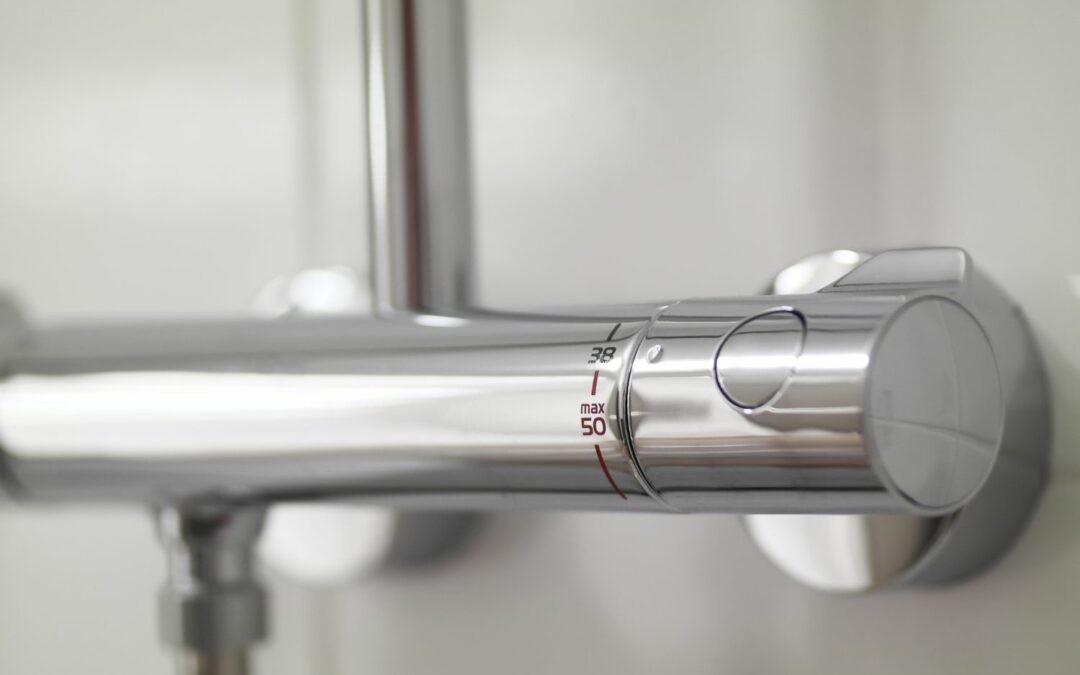 Mitigeur thermostatique : pourquoi l’installer dans votre salle de bains ?