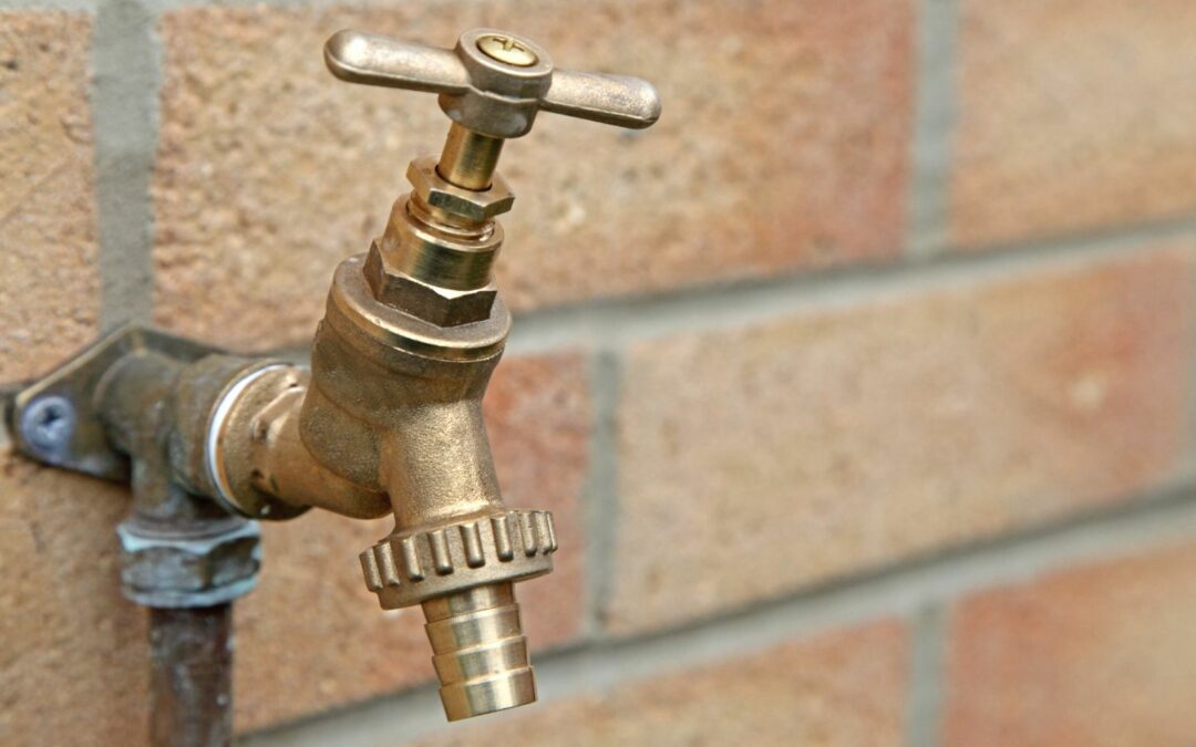 Installer un robinet extérieur : guide pratique
